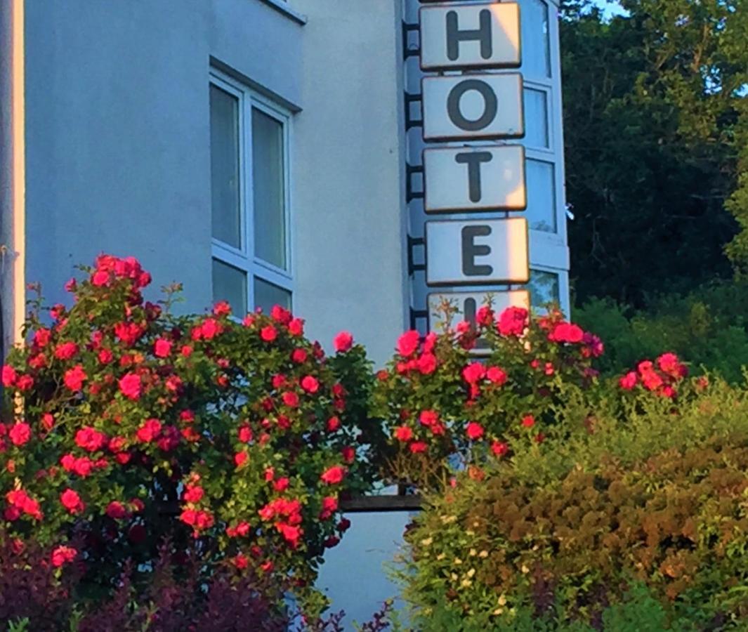 Hotel Garni Am Schäfersberg Niedernhausen Exteriör bild