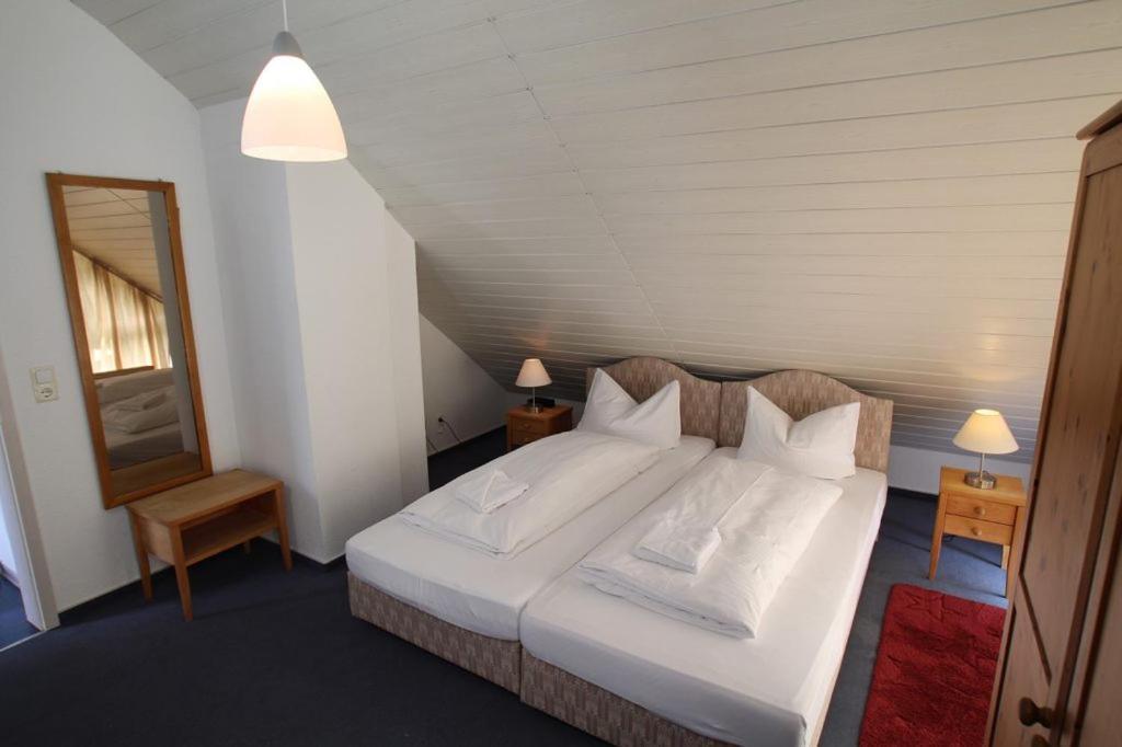 Hotel Garni Am Schäfersberg Niedernhausen Exteriör bild
