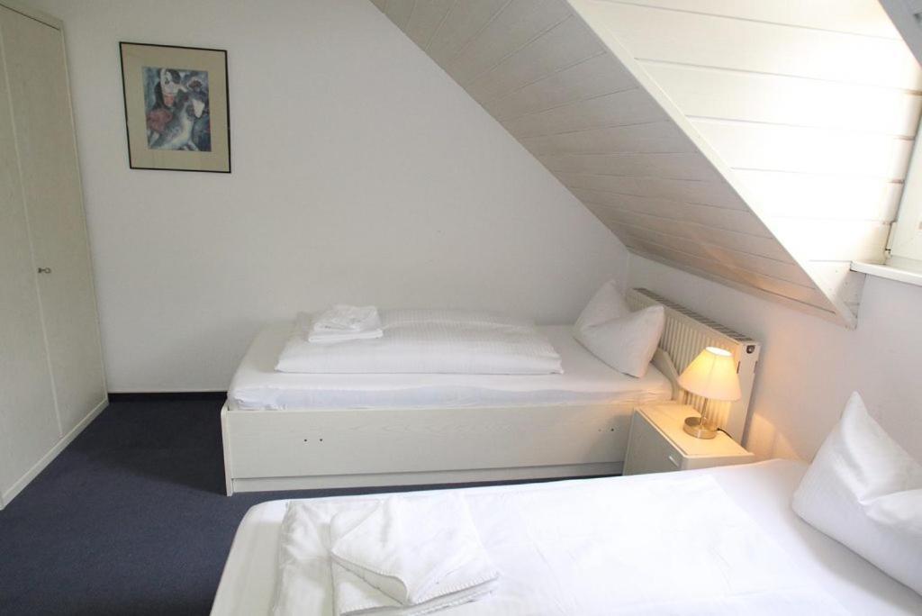 Hotel Garni Am Schäfersberg Niedernhausen Exteriör bild