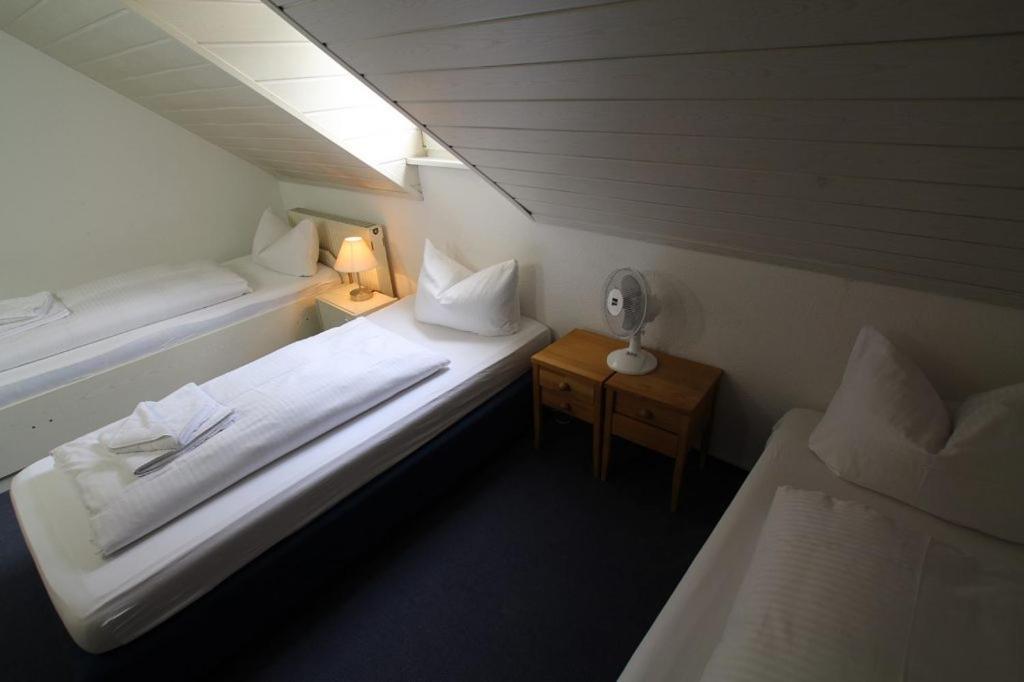 Hotel Garni Am Schäfersberg Niedernhausen Exteriör bild