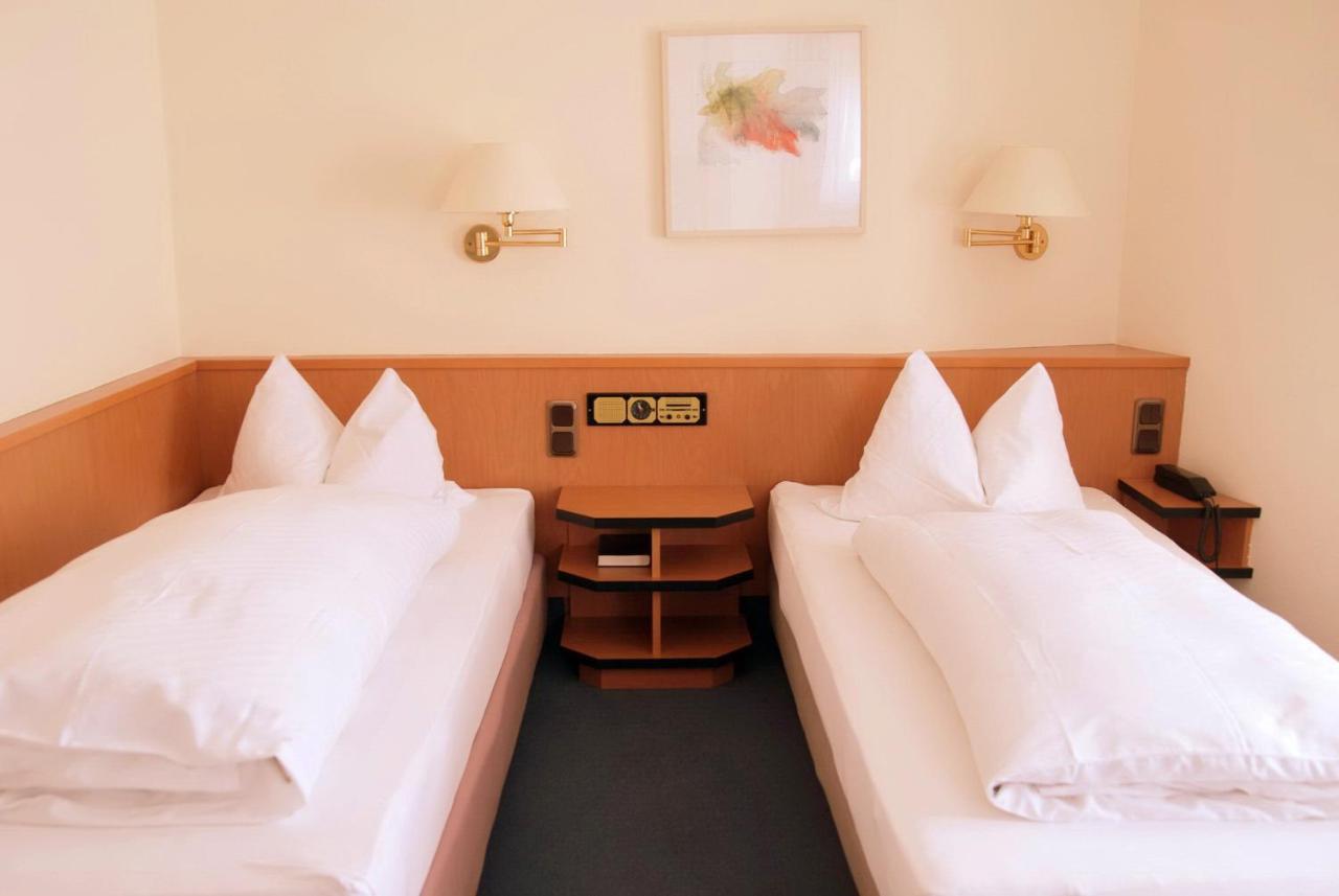 Hotel Garni Am Schäfersberg Niedernhausen Exteriör bild