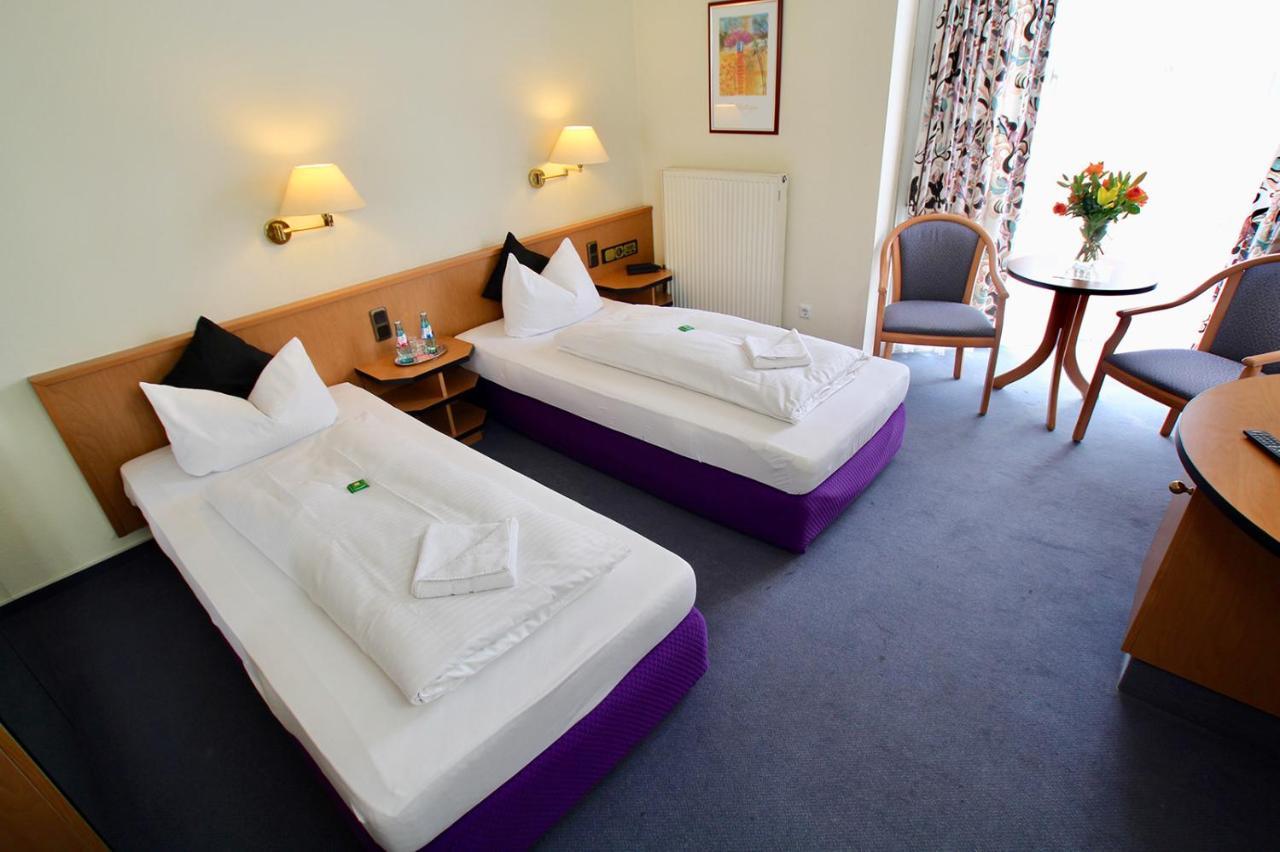 Hotel Garni Am Schäfersberg Niedernhausen Exteriör bild