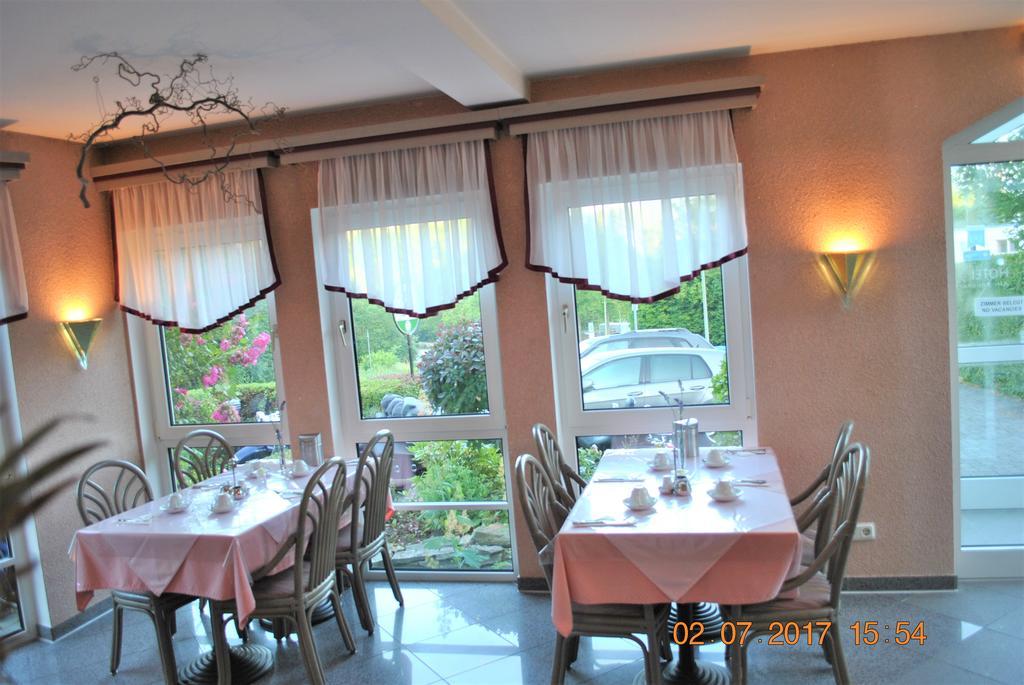 Hotel Garni Am Schäfersberg Niedernhausen Exteriör bild