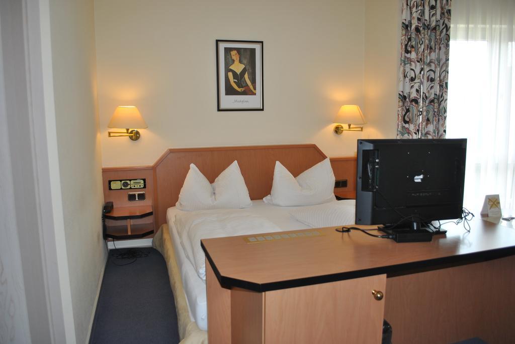 Hotel Garni Am Schäfersberg Niedernhausen Rum bild