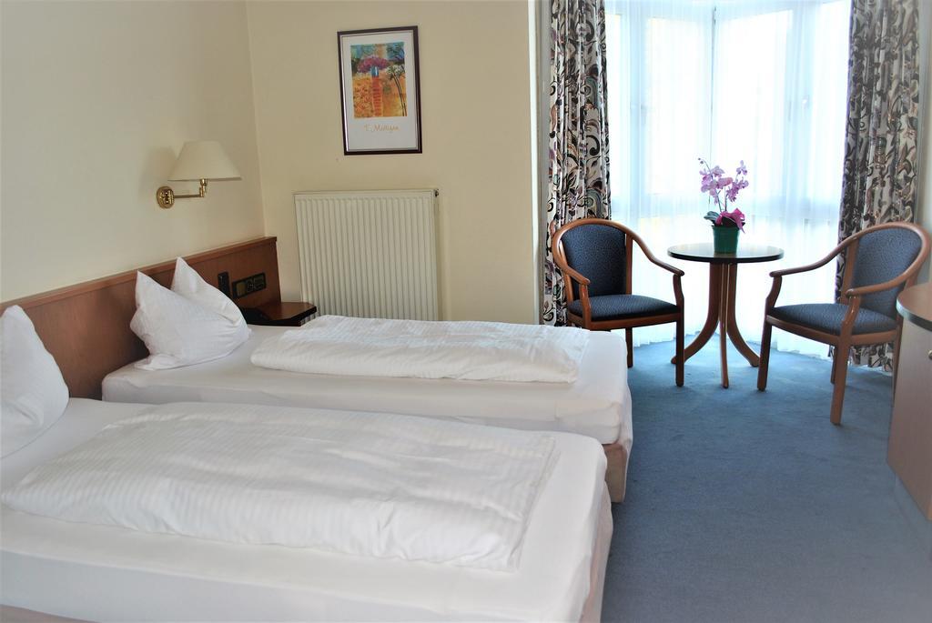 Hotel Garni Am Schäfersberg Niedernhausen Rum bild