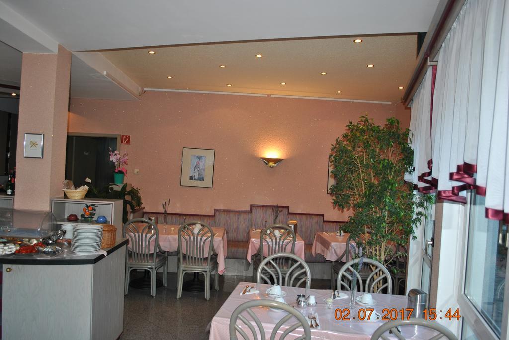 Hotel Garni Am Schäfersberg Niedernhausen Exteriör bild