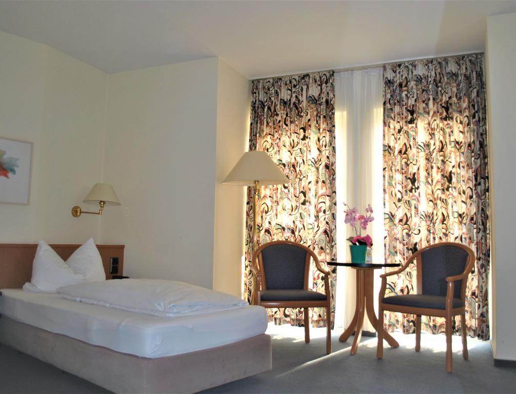 Hotel Garni Am Schäfersberg Niedernhausen Rum bild