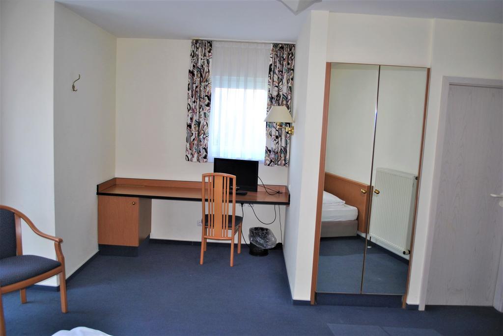Hotel Garni Am Schäfersberg Niedernhausen Rum bild