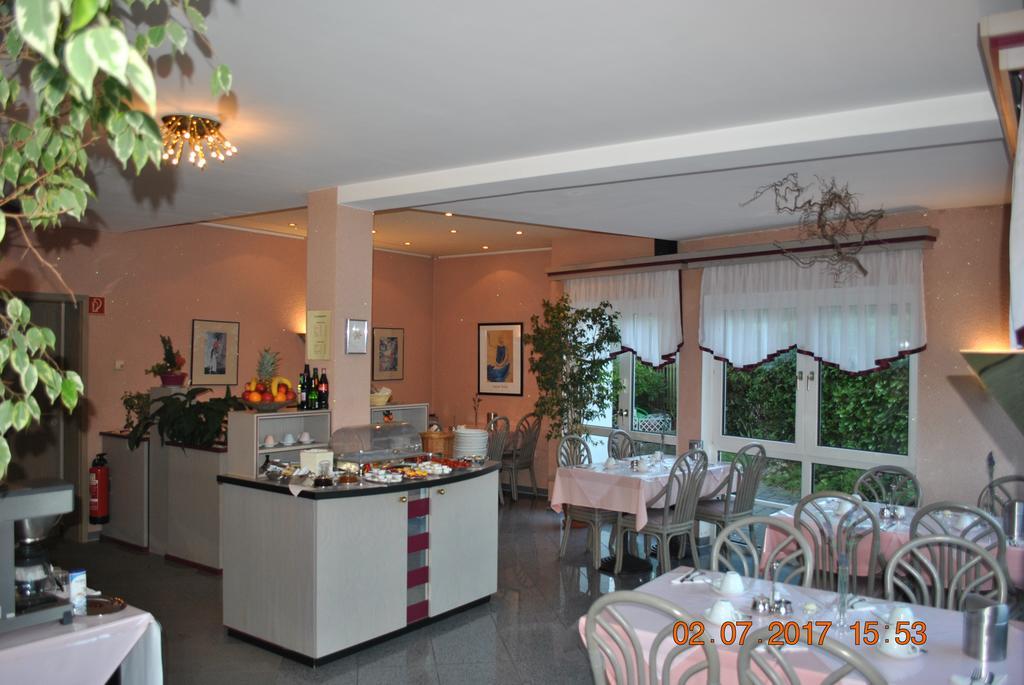 Hotel Garni Am Schäfersberg Niedernhausen Exteriör bild