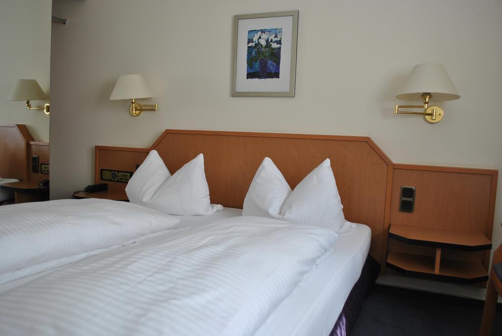 Hotel Garni Am Schäfersberg Niedernhausen Rum bild